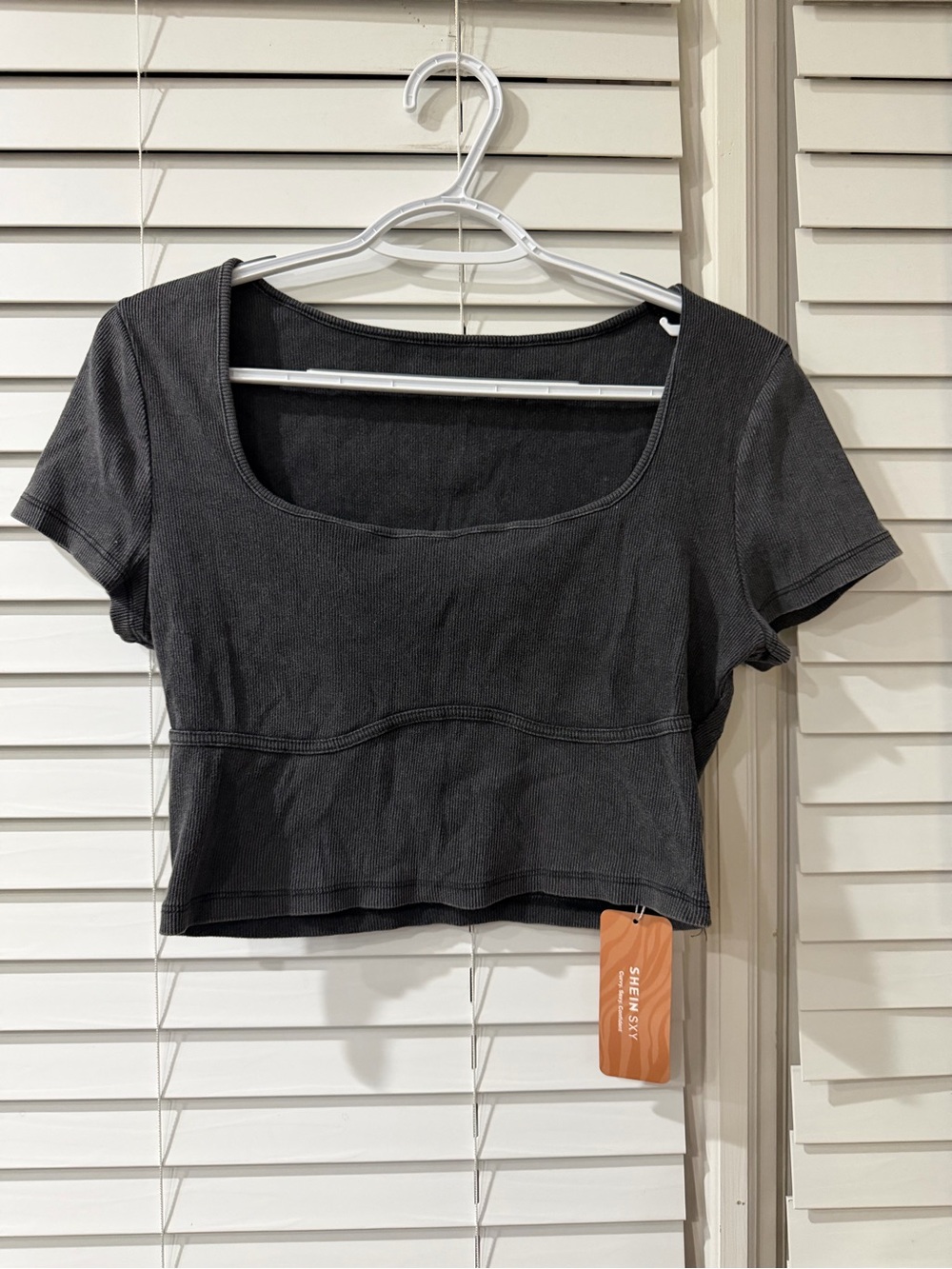 SHEIN Black Scoop-Neck Ribbed Cropped Tee 🖤 Size Large 🖤